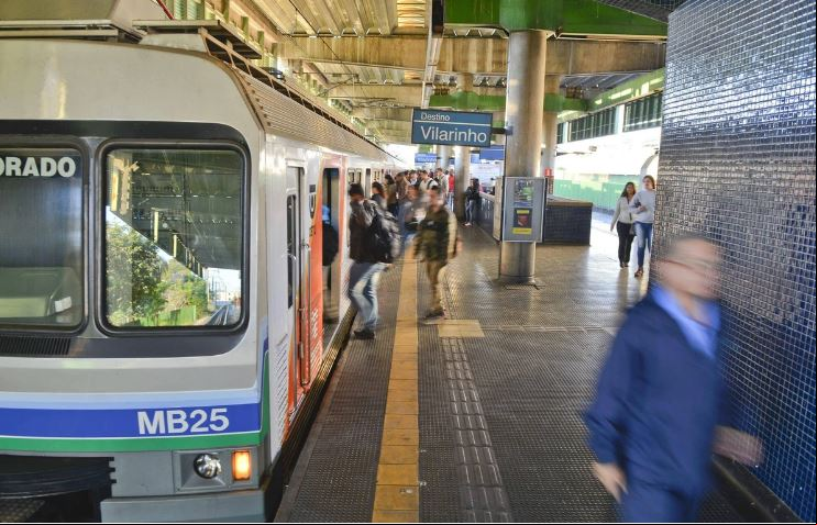 O aumento do metrô, comparado com o reajuste do ônibus na capital mineira, é 12,8 vezes maior