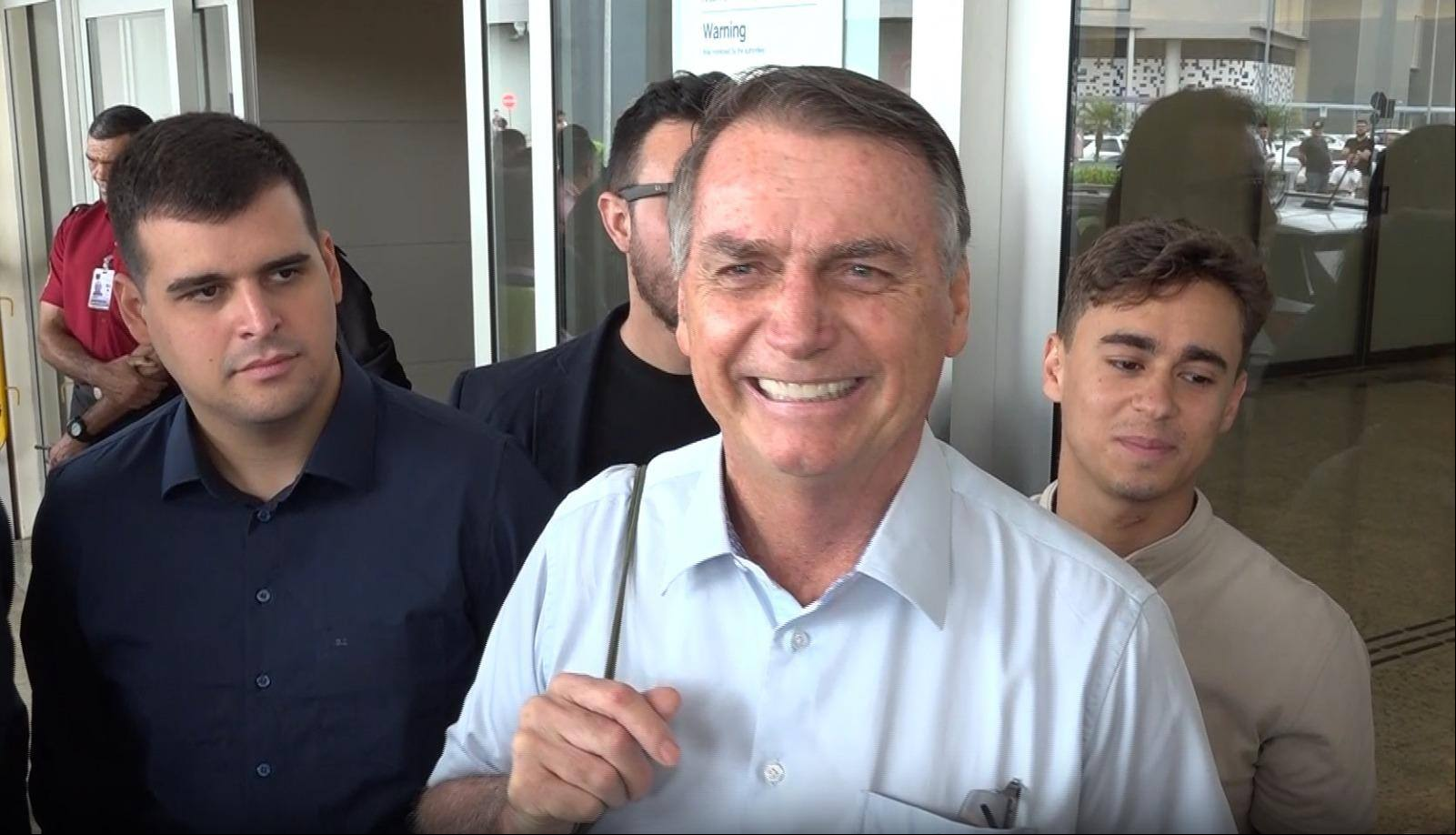 Jair Bolsonaro (PL) foi recebido em Confins por aliados