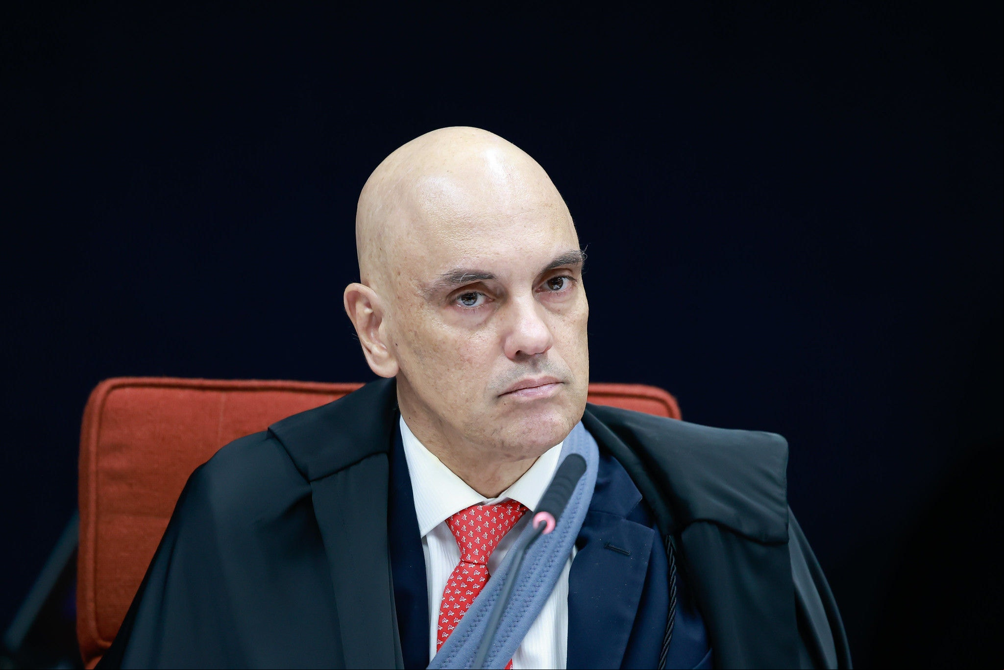 O ministro Alexandre de Bolsonaro vai interrogar réus sobre reuniões e ações que, segundo a investigação, visavam interromper a transição democrática após as eleições de 2022
