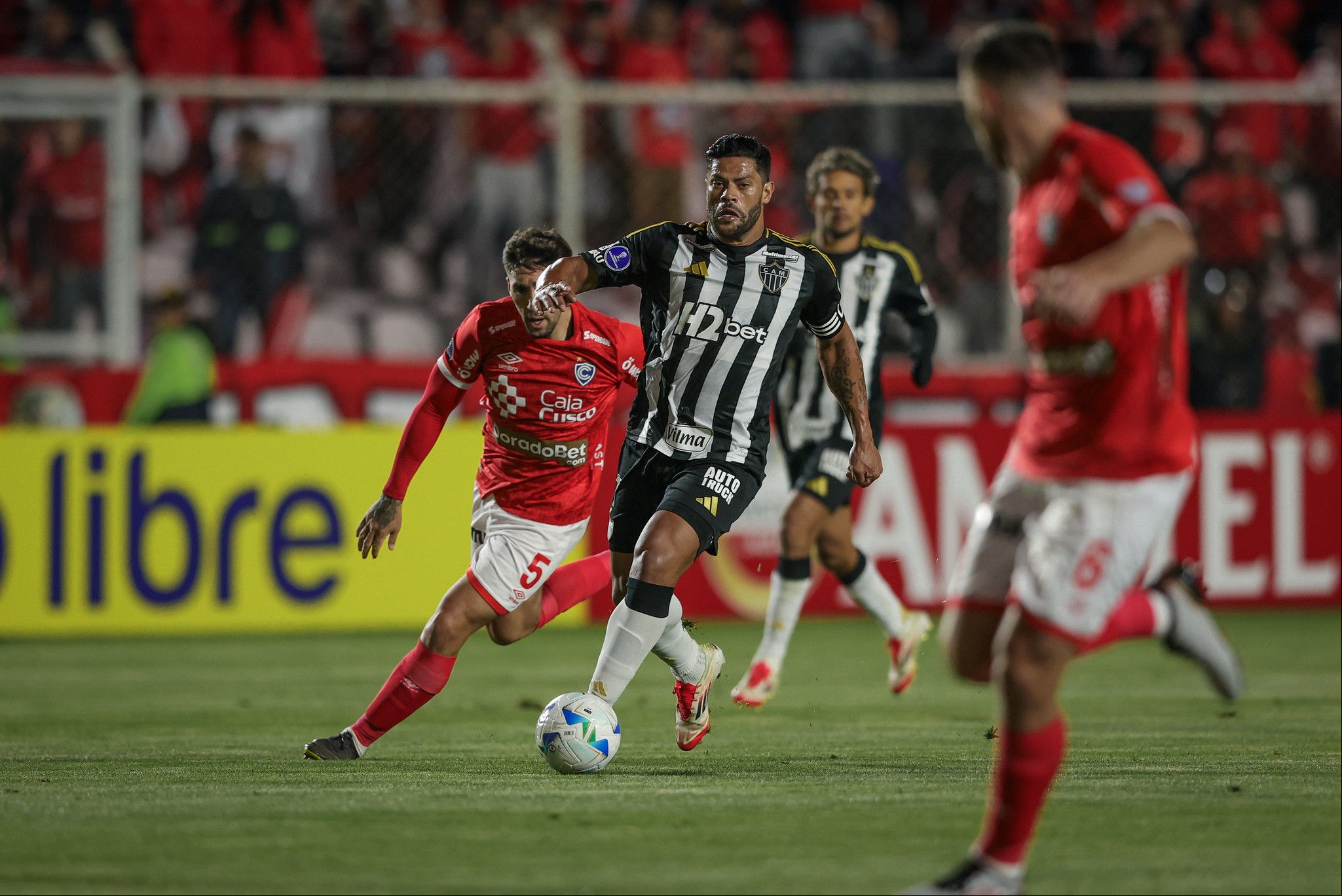Primeira partida entre as duas equipes terminou empatada em 0 a 0