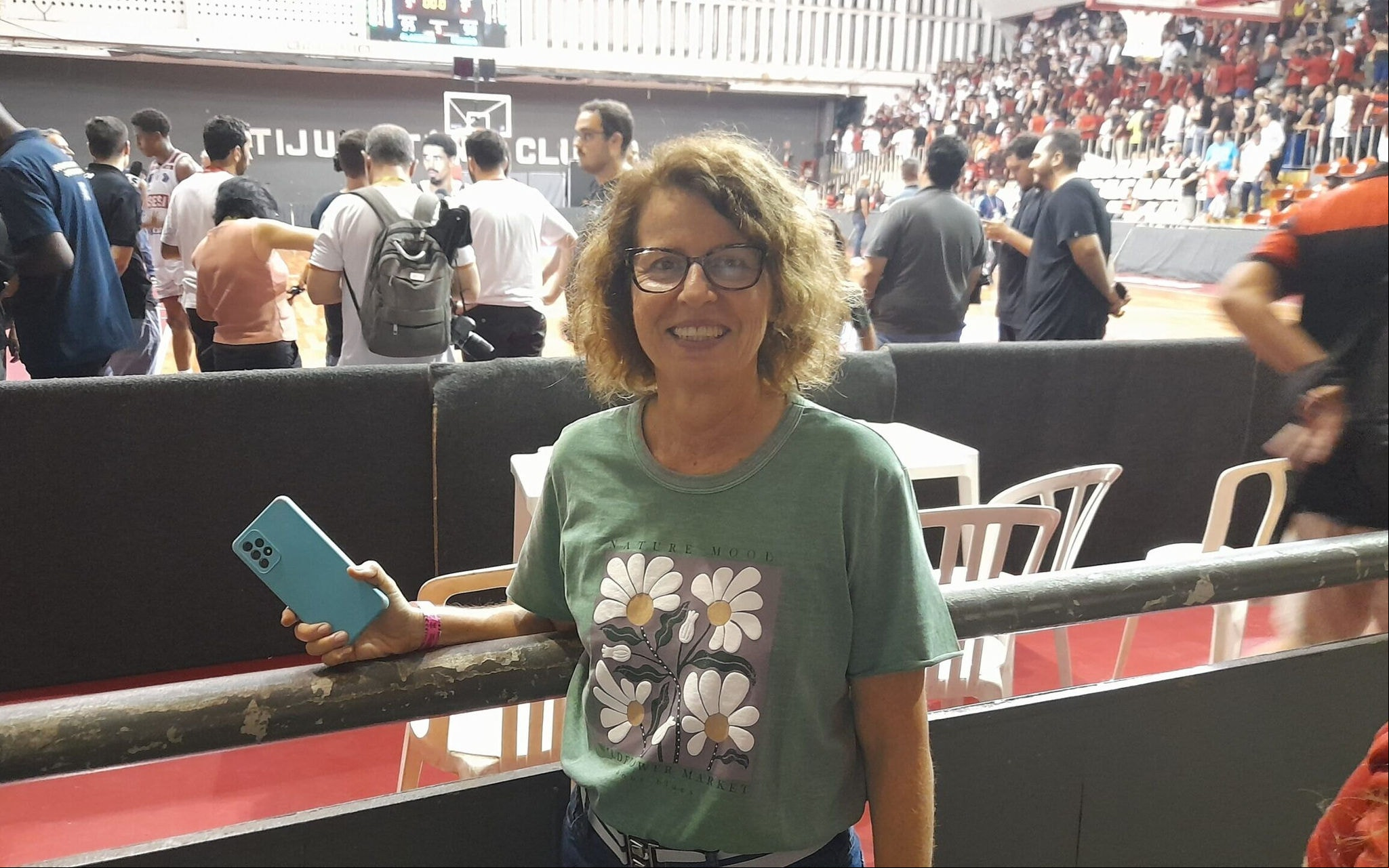 Rosane Coraucci torcedora do Franca em Tijuca Tênis Clube lotado de flamenguistas (Foto: Kauhan Fiaux / Lance!)