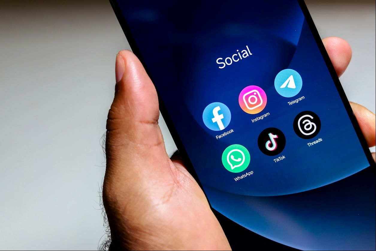 October 8, 2024, Brazil. In this photo illustration, the Facebook, Instagram, WhatsApp, TikTok and Threads apps logo is displayed on a smartphone screen.
