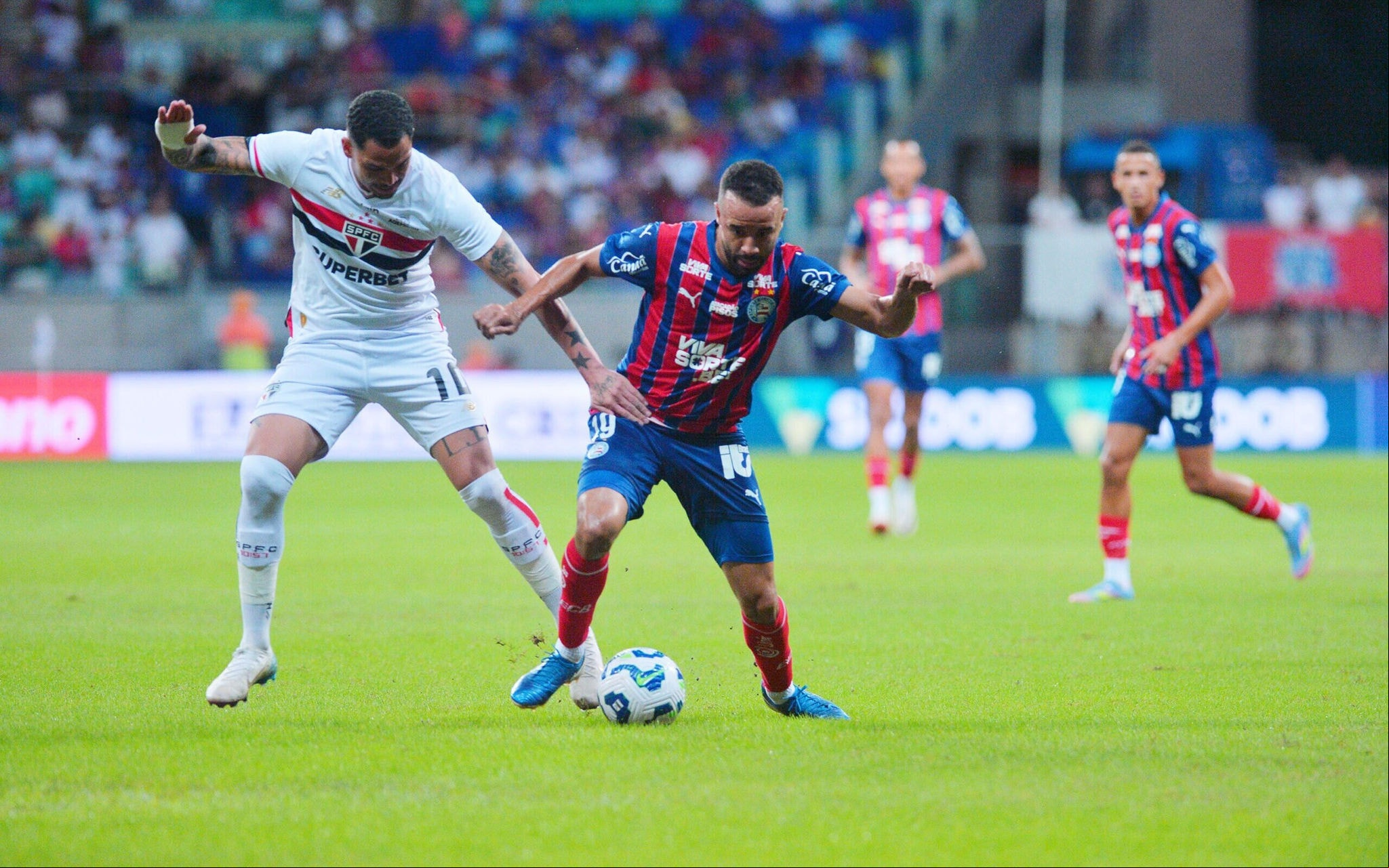 Luciano descontou para o São Paulo de pênalti (Foto: Walmir Cirne/AGIF)