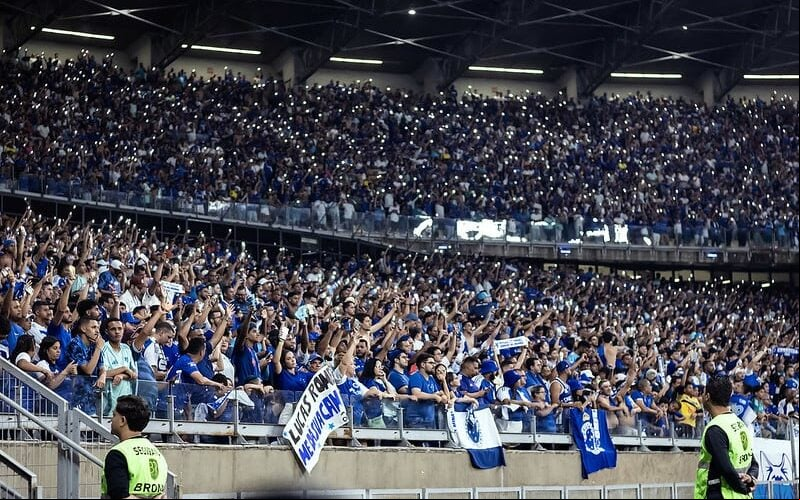 Torcida empurrou o time do Cruzeiro na vitória sobre o Palmeiras, domingo (1º), no Mineirão (Foto: Gustavo Aleixo/Cruzeiro)