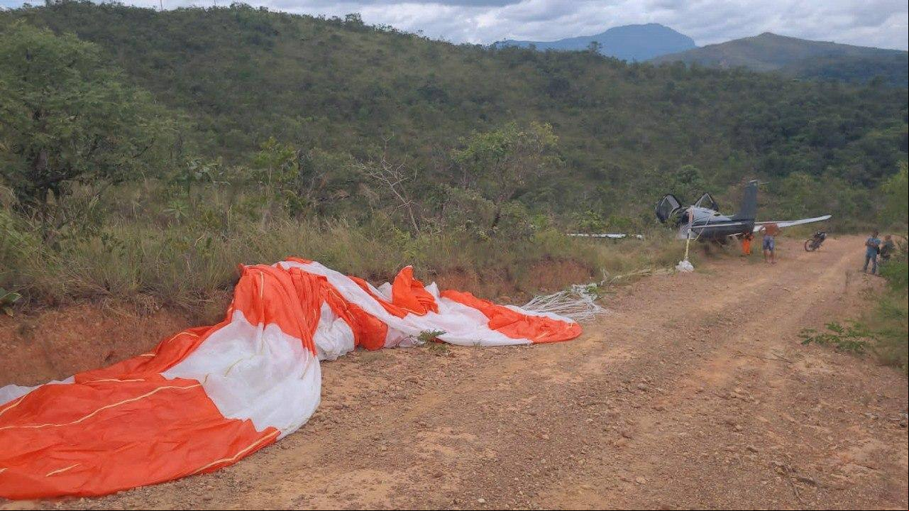Monomotor caiu após acionar paraquedas