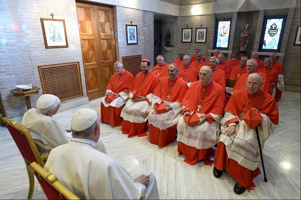 Os 135 cardeais eleitores, que possuem menos de 80 anos, vão se reunir para a eleição do novo papa, o Conclave