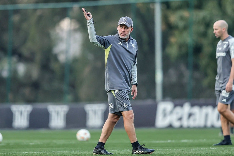 Técnico Gabriel Milito, do Atlético, deixou o clube após 12 jogos sem vencer