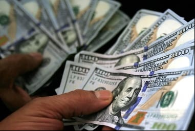 Dólar fechou em queda