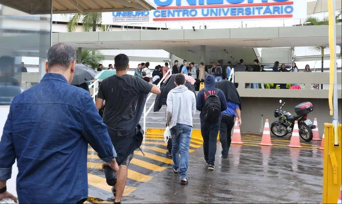 Universitários chegam para prova do Enade em Brasília Universitários chegam para prova do Enade em Brasília