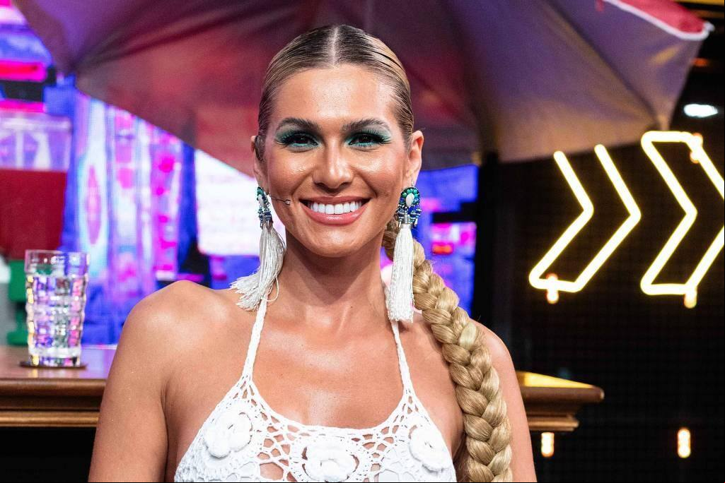 Livia Andrade no Domingão Avião com Lívia Andrade e namorado sofreu problema durante voo