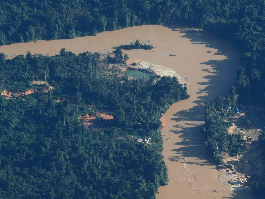 Áreas de garimpo ilegal na Terra Indígena Yanomami vistas em sobrevoo ao longo do rio Mucajaí Áreas de garimpo ilegal na Terra Indígena Yanomami vistas em sobrevoo ao longo do rio Mucajaí