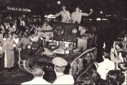 Festas nas ruas de Juiz de Fora para receber tropas após o golpe de 1964