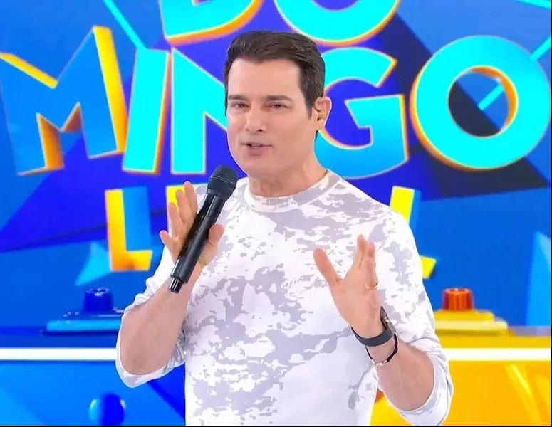 O apresentador Celso Portiolli ganhou mais espaço na grade da emissora de Silvio Santos