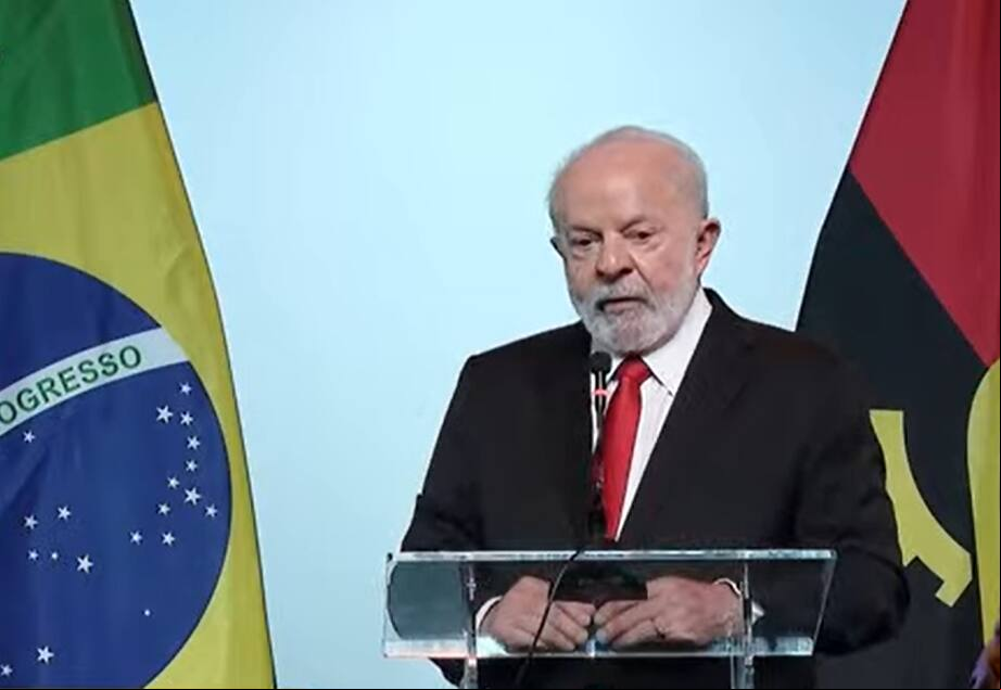 Lula durante discurso em Luanda, Angola