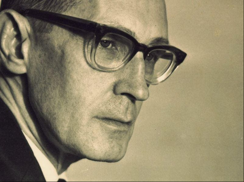 Carlos Drummond de Andrade Carlos Drummond de Andrade foi estudante da Faculdade de Farmácia da UFMG entre os anos de 1923 e 1925