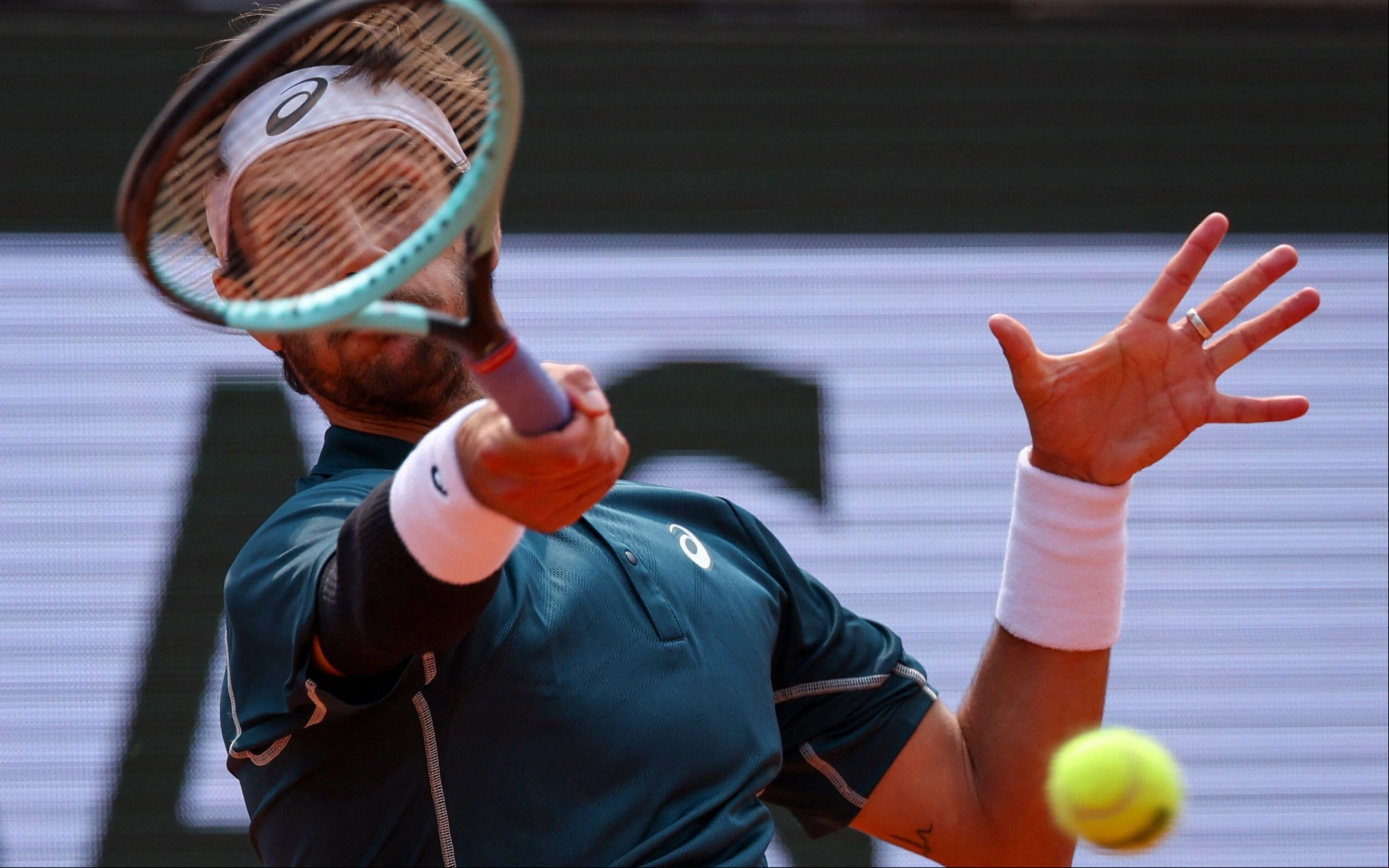 Lorenzo Musetti vence s Tiafoe nas quartas de final em Roland Garros (foto: Alain JOCARD / AFP)
