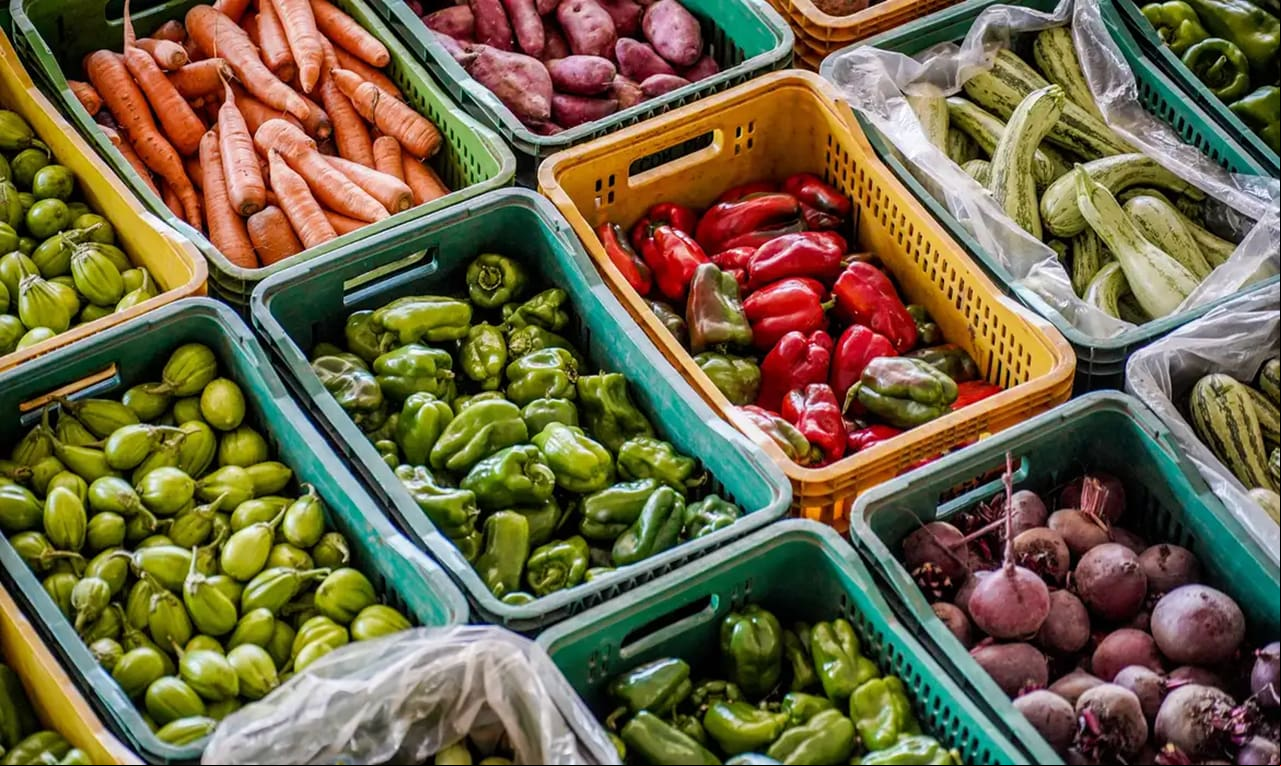 A regulamentação da reforma tributária prioriza alimentos in natura ou minimamente processados para compor a cesta básica nacional