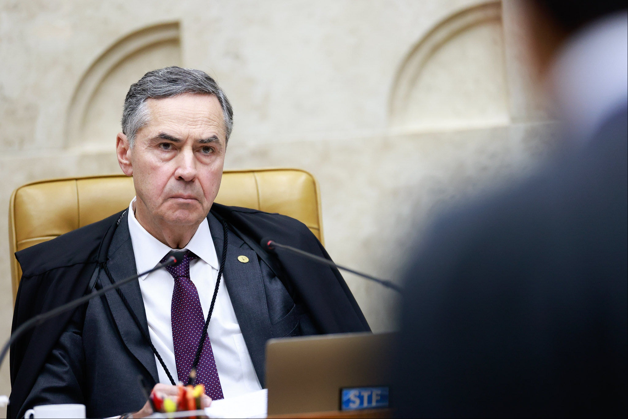 O presidente do STF, ministro Luís Roberto Barroso, afirmou que o mais adequado seria concluir o julgamento do ex-presidente Jair Bolsonaro e aliados neste ano
