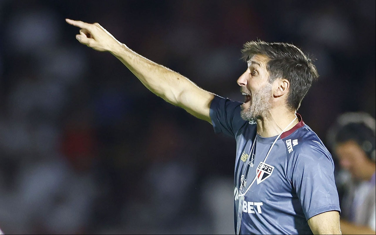 Maxi Cuberas assume o lugar de Zubeldía (Foto: Thiago Calil/AGIF)