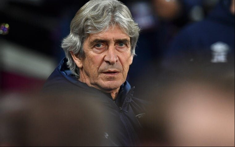Manuel Pellegrini comanda o Real Betis desde 2020 (Foto: BEN STANSALL / AFP)