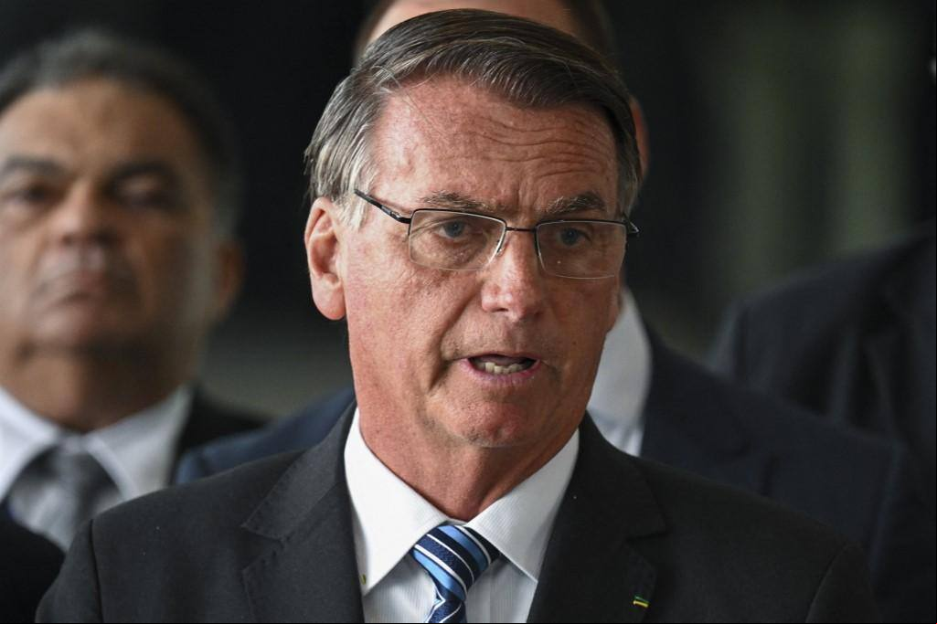 Jair Bolsonaro e quatro oficiais-generais de quatro estrelas estão entre os intimados a depor